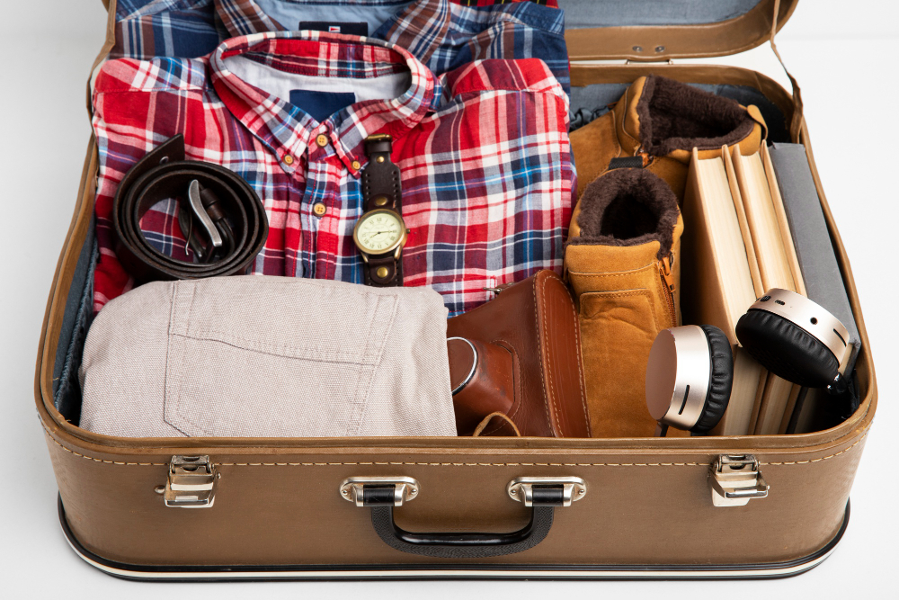 Best Essential Things to Pack For Travelling